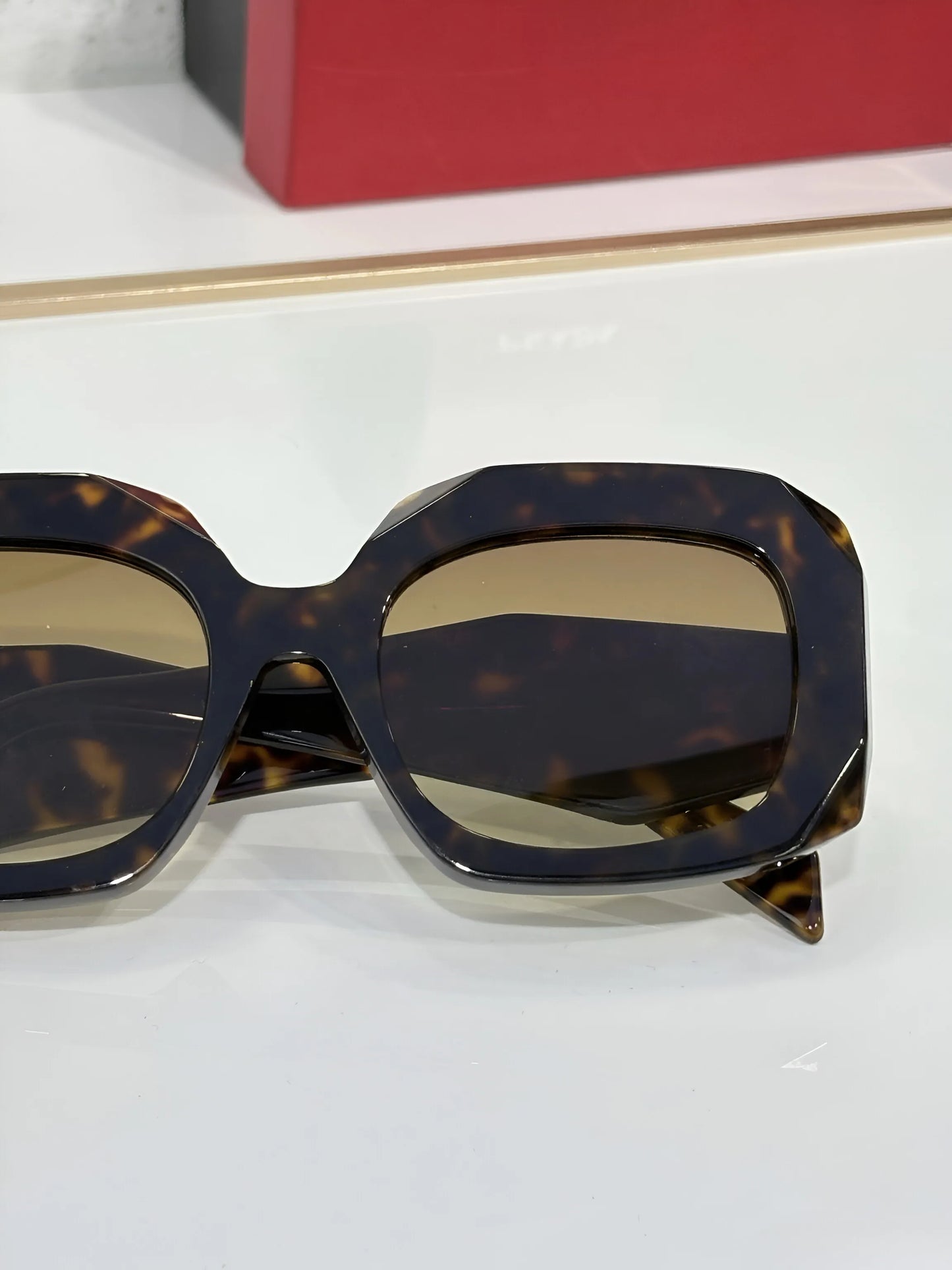 Women Square Tortoiseshell Sunglasses Fashion Trendy Designer Oversized Polarized UV Protection Perfect for Summer