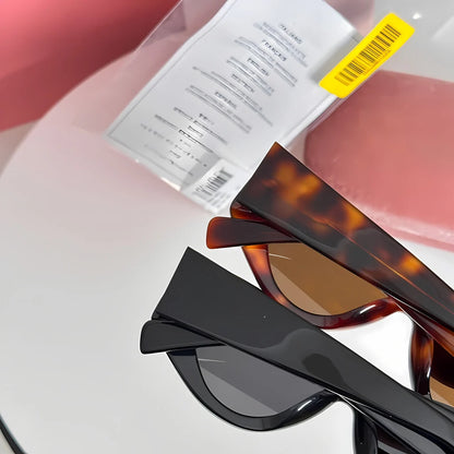 Fashionable Trendy Sunglasses in Classic Colors with UV Protection Chic Eyewear Accessory for All - Season Wear