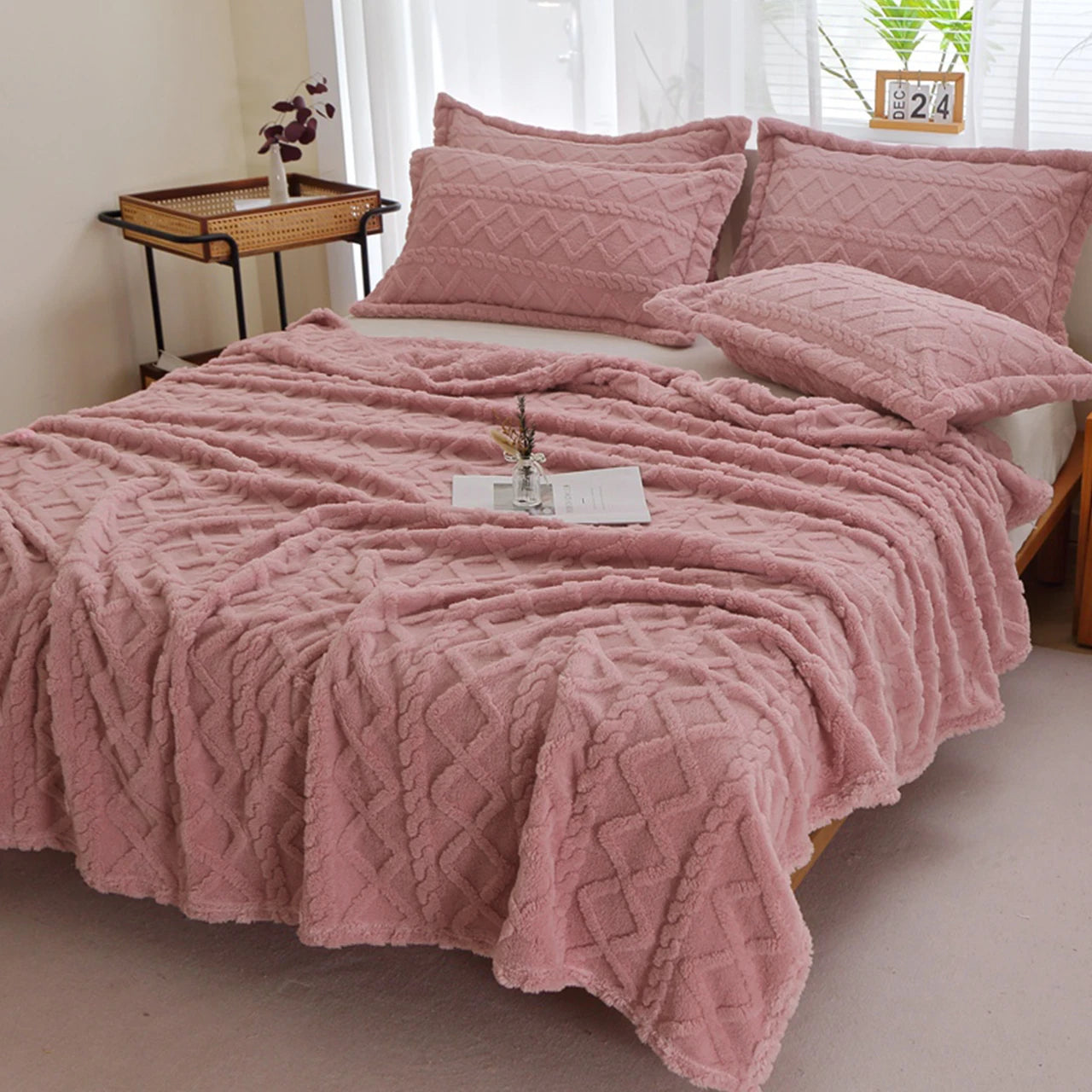 ltra-Soft 3D Plush 1pc Luxurious Fleece Blanket - Dense Weave for Exceptional Warmth, Cozy Flannel Throw